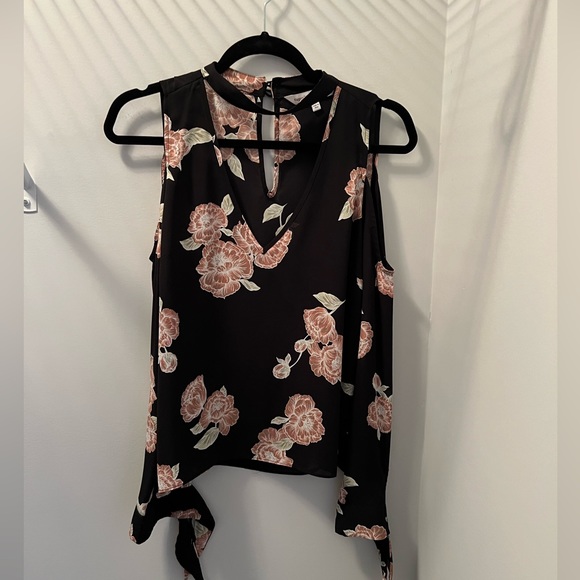 Cupcakes and Cashmere Floral Blouse - Picture 4 of 5